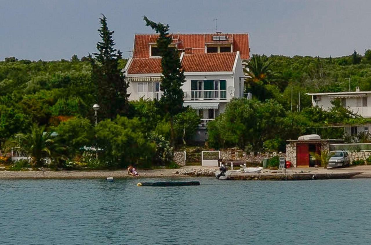 Holiday Home 로비스테 외부 사진
